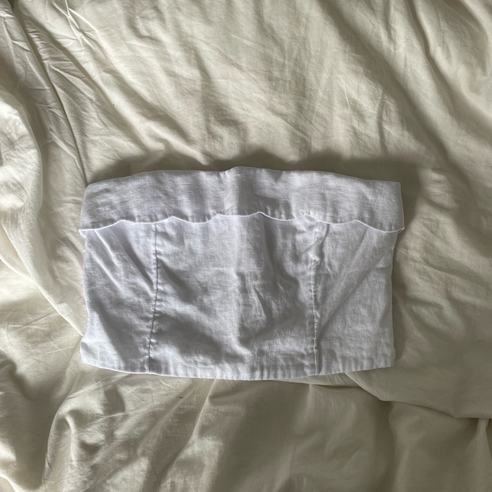 Abercrombie & Fitch White Scalopped Strapless Top